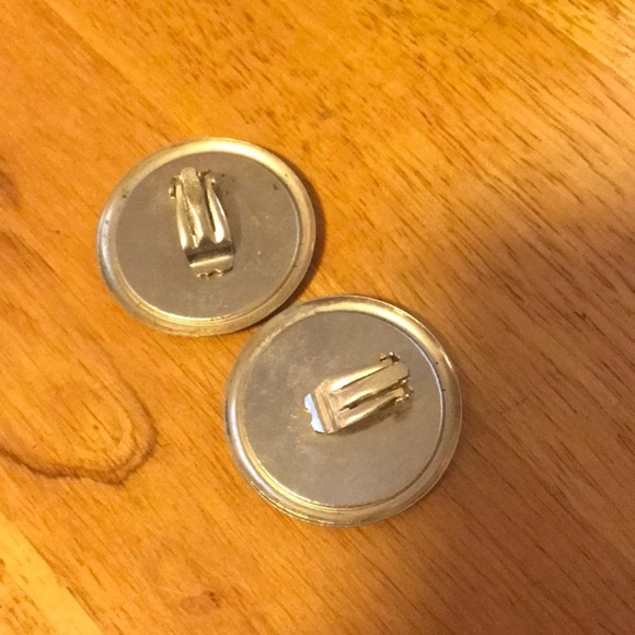 Clip On Costume earrings - Picture 3 of 4